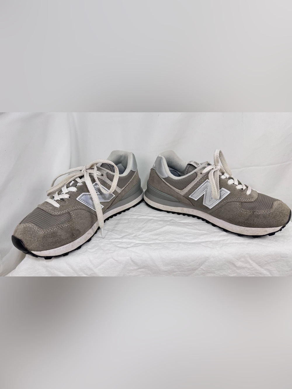 New Balance 574 Core Grey White Sneakers WL574EVG Women’s 7.5 Excellent!